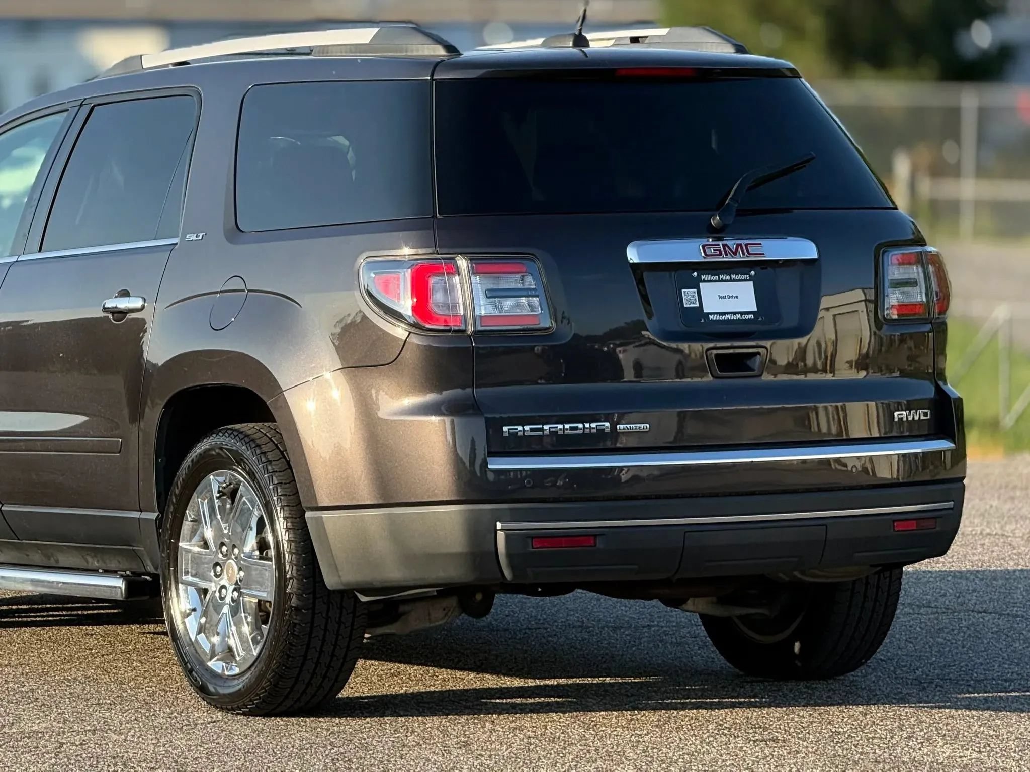 Used 2017 GMC Acadia Limited SLT AWD/4WD image 16
