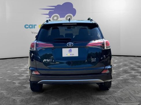 Used 2018 Toyota RAV4 XLE AWD/4WD image 4