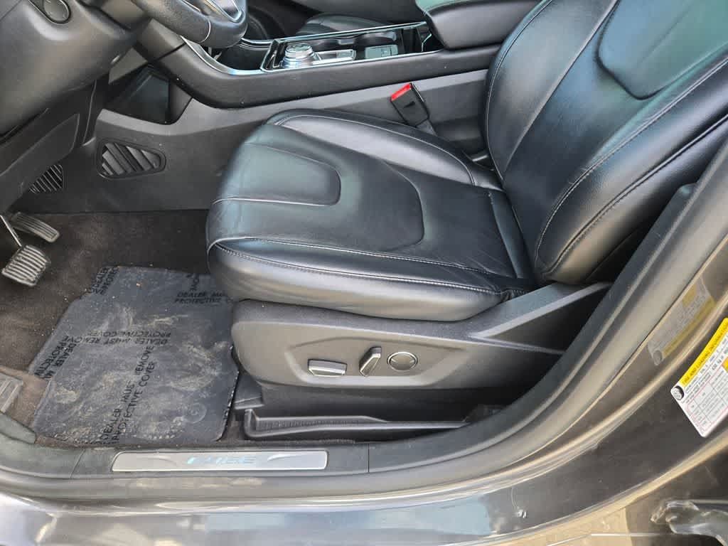 Used 2019 Ford Edge Titanium AWD/4WD image 18