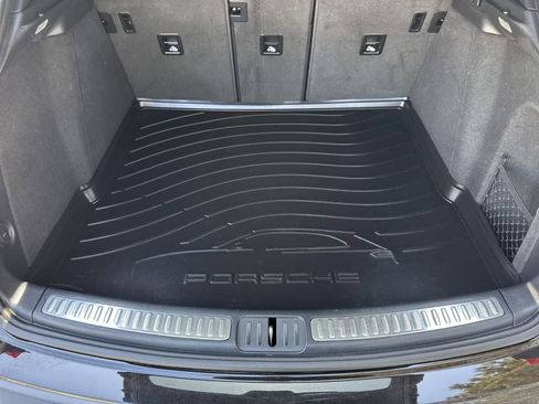 Used 2022 Porsche Macan image 35