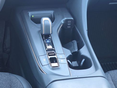 Used 2023 Toyota Crown XLE image 27