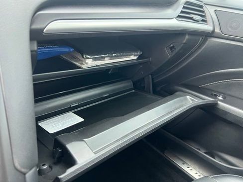 Used 2019 Ford Fusion Energi Titanium FWD image 19