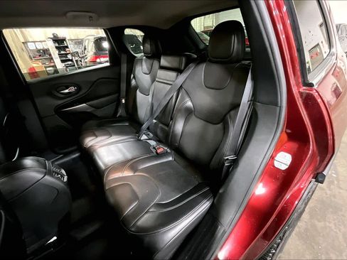 Used 2019 Jeep Cherokee Limited image 20