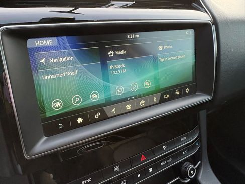 Used 2020 Jaguar F-PACE Premium image 28