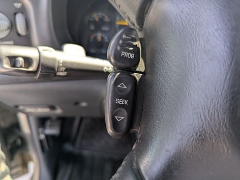 Used 2001 GMC Jimmy SLT w/ SLT Luxury Equipment Group AWD/4WD image 14