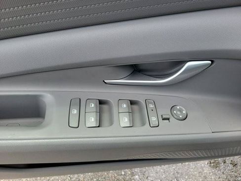 Certified 2026 Hyundai Elantra SE FWD image 22