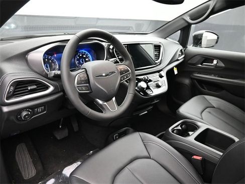 New 2026 Chrysler Pacifica Select image 12
