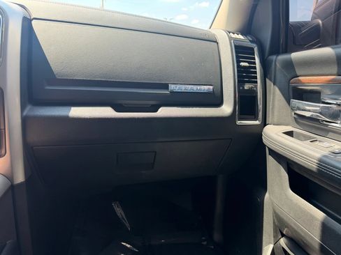 Used 2018 RAM 1500 Laramie w/ Convenience Group AWD/4WD image 31