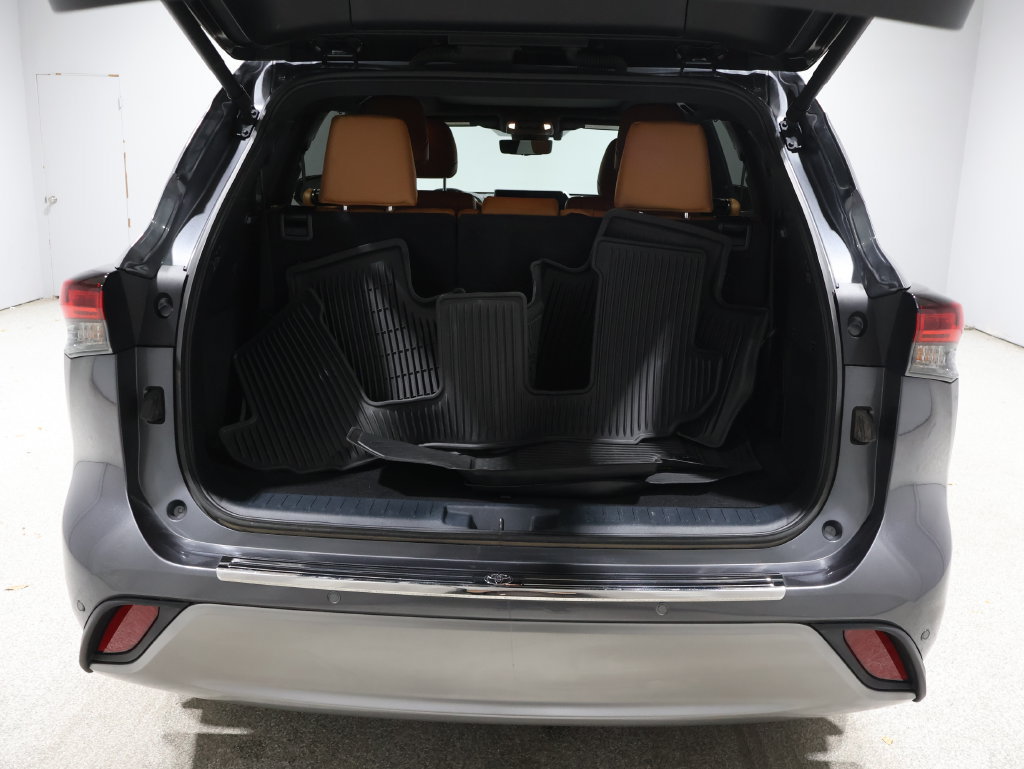 Used 2024 Toyota Highlander Platinum AWD/4WD image 19