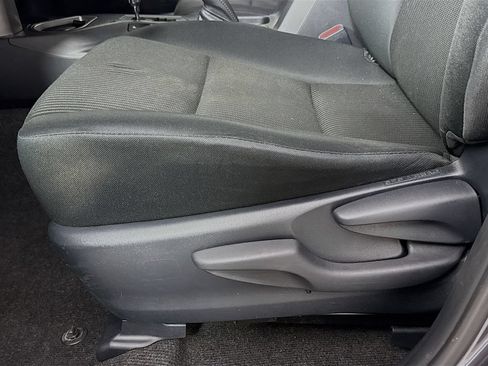 Used 2017 Toyota RAV4 LE w/ Carpet Mat Package AWD/4WD image 15