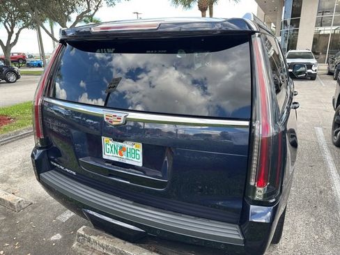 Used 2019 Cadillac Escalade Luxury image 6