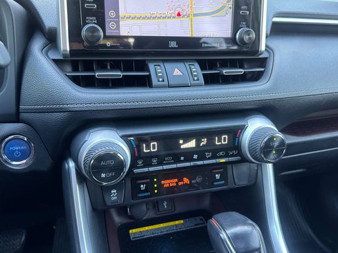 Used 2020 Toyota RAV4 Limited AWD/4WD image 27