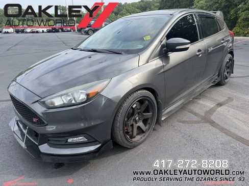 Used 2018 Ford Focus ST FWD image 1