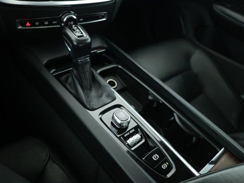 Used 2021 Volvo S60 T6 Momentum image 14