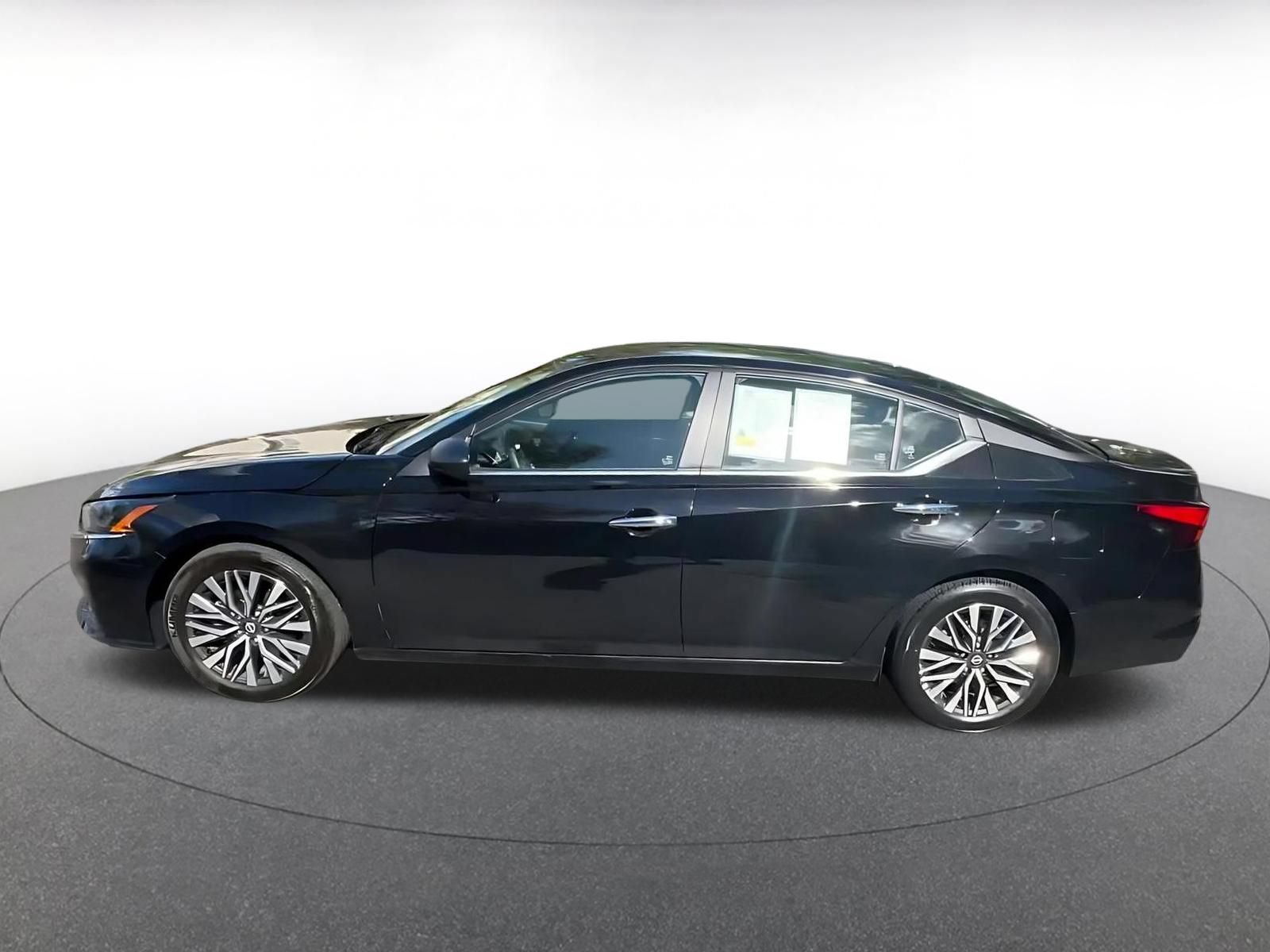 Used 2025 Nissan Altima 2.5 SV FWD image 8