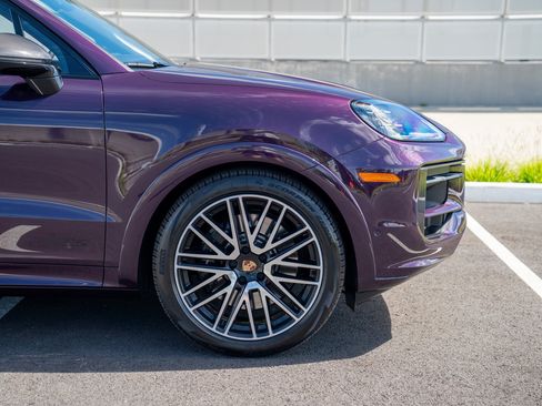 Certified 2025 Porsche Cayenne GTS AWD/4WD image 9