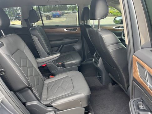 Used 2024 Volkswagen Atlas SE FWD image 39