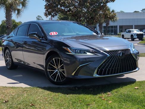 Used 2023 Lexus ES 350 w/ Premium Package FWD image 2