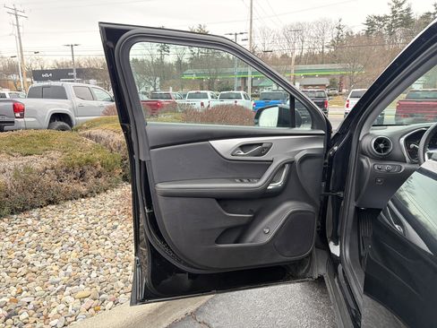 Used 2023 Chevrolet Blazer LT image 11