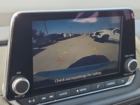 Used 2025 Nissan Rogue SV FWD image 14