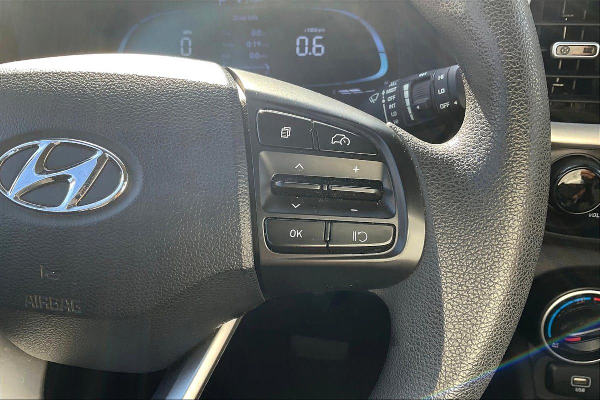 Used 2024 Hyundai Venue SE FWD image 19