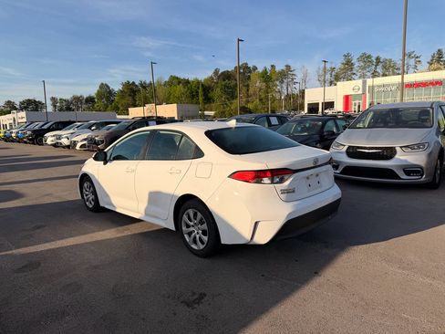 Used 2023 Toyota Corolla LE FWD image 4