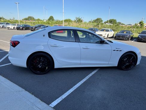 Used 2023 Maserati Ghibli Modena Q4 AWD/4WD image 9