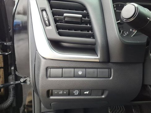 Used 2023 Nissan Rogue SV w/ SV Premium B Package image 32