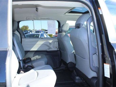 Certified 2023 Toyota Sienna XLE image 10