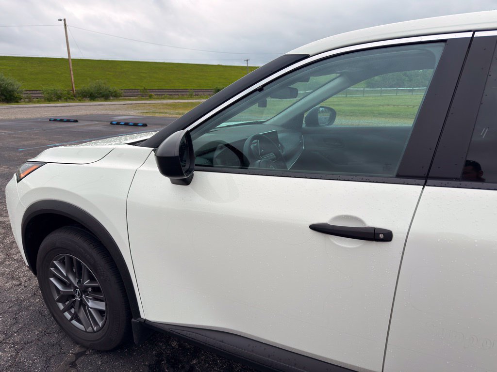 Used 2023 Nissan Rogue S AWD/4WD image 13