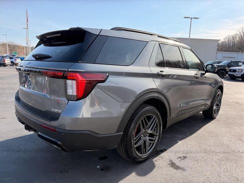 Used 2025 Ford Explorer ST-Line w/ ST-Line Street Pack image 4