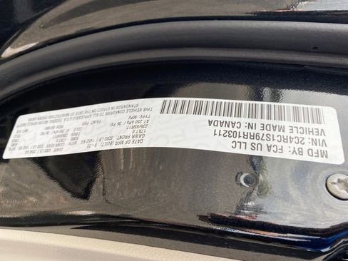 Used 2024 Chrysler Pacifica Limited FWD image 25