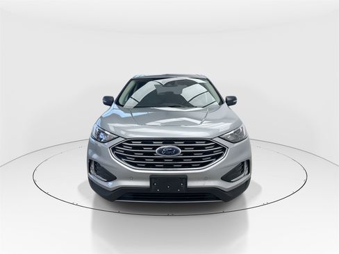 Used 2024 Ford Edge Titanium image 3