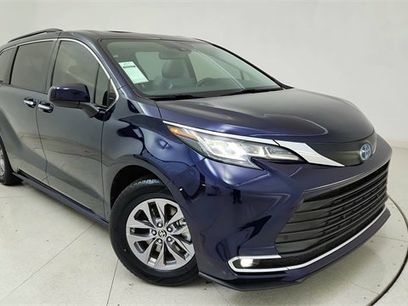 Used 2022 Toyota Sienna XLE