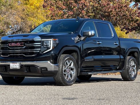 Used 2023 GMC Sierra 1500 SLT w/ SLT Premium Package image 8