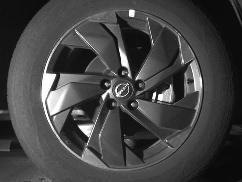 Used 2025 Nissan Rogue SV AWD/4WD image 13