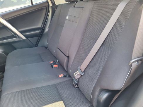 Used 2018 Toyota RAV4 LE AWD/4WD image 14