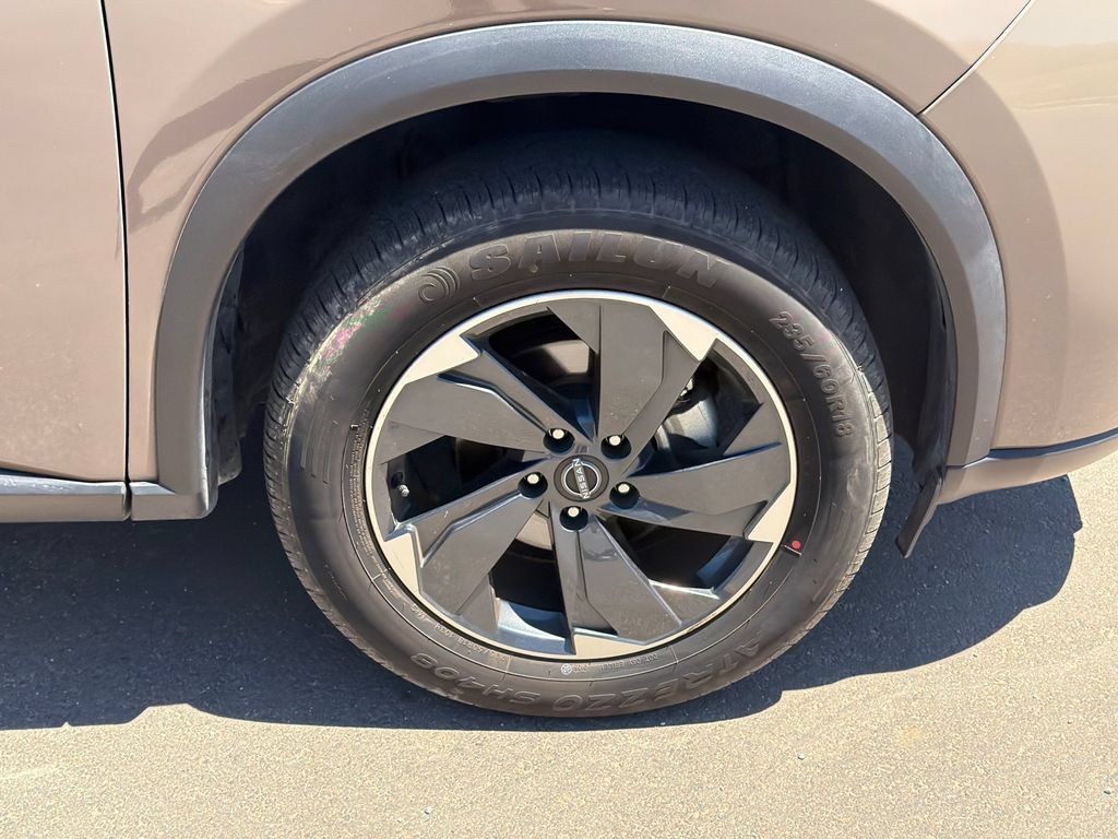 Used 2025 Nissan Rogue SV AWD/4WD image 12
