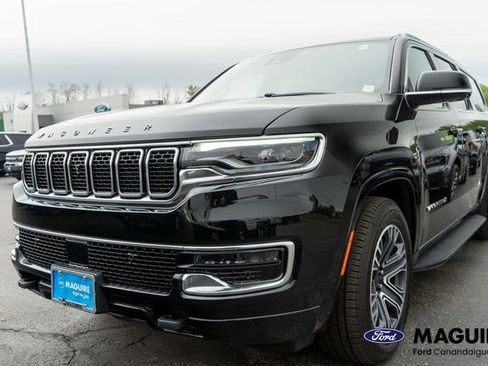 Used 2023 Jeep Wagoneer L 4WD w/ Premium Group I image 2