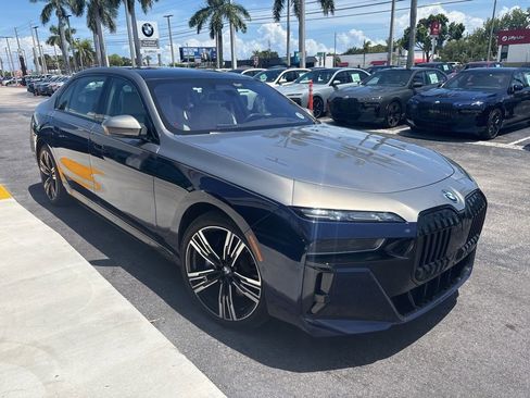 Used 2023 BMW i7 xDrive60 AWD/4WD image 9