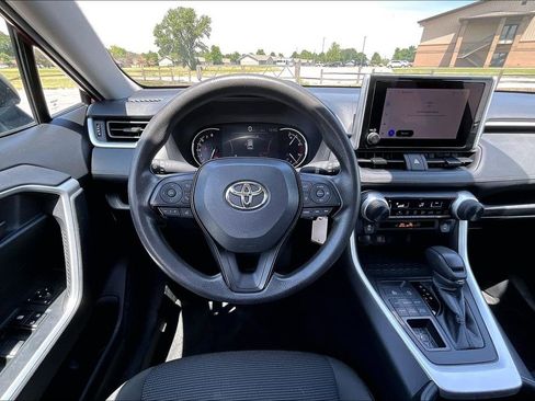 Used 2024 Toyota RAV4 LE AWD/4WD image 5