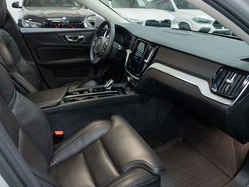 Used 2023 Volvo V60 B5 Cross Country Ultimate w/ Climate Package image 31