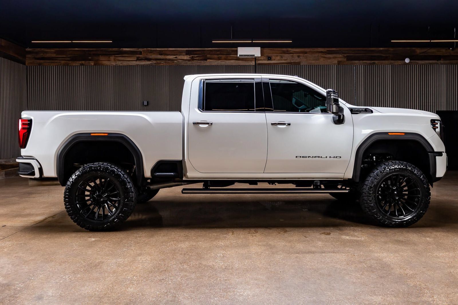 Used 2024 GMC Sierra 2500 Denali Ultimate AWD/4WD image 11