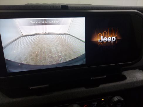 Used 2024 Jeep Wrangler Unlimited Sport AWD/4WD image 10