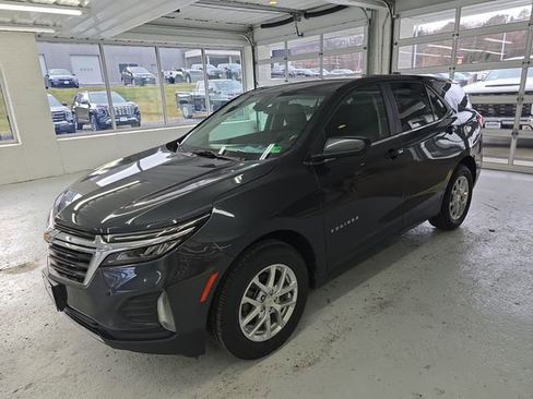 Certified 2022 Chevrolet Equinox LT image 2