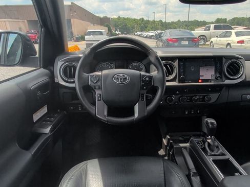 Used 2019 Toyota Tacoma TRD Off-Road AWD/4WD image 43