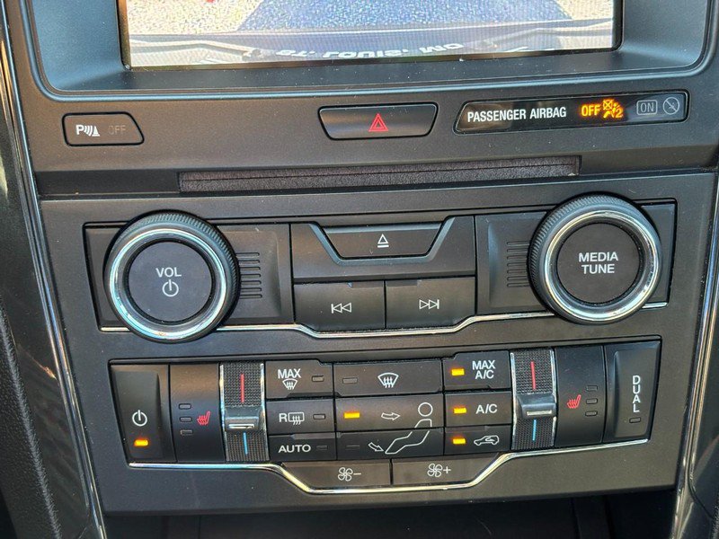 Used 2018 Ford Explorer XLT w/ Equipment Group 202A AWD/4WD image 26