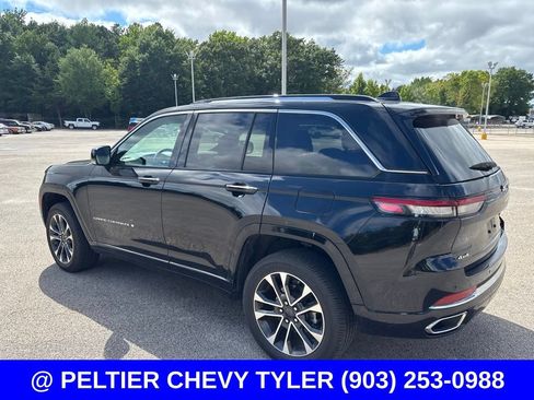 Used 2023 Jeep Grand Cherokee Overland w/ Luxury Tech Group IV AWD/4WD image 5