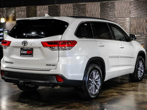 Used 2018 Toyota Highlander XLE w/ Protection Package #3 AWD/4WD image 8