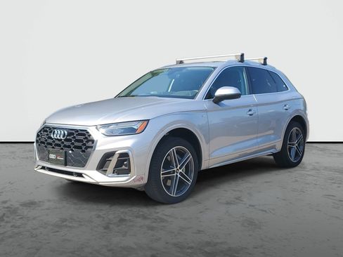 Used 2023 Audi Q5 e Premium w/ Convenience Package AWD/4WD image 2